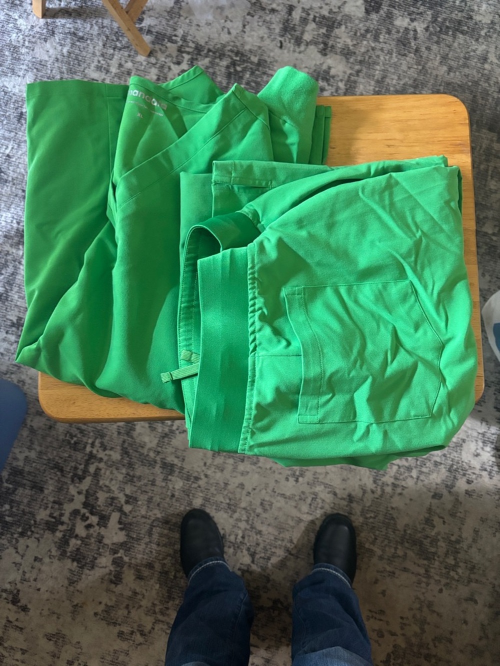 Unbranded Women's Vivid Green Scrub Set - Comfortable Workwear